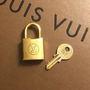 ‼️FLASH SALE‼️Authentic Louis Vuitton Lock and Key